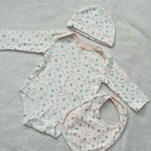 Carter's White Floral Bodysuit, Hat, Bib Matching Set, Baby Girl 0-6 Months
